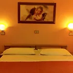 Hotel Romeo 2*