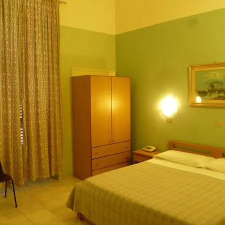 Hotel Romeo 2*