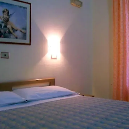 Romeo Hotel 2*