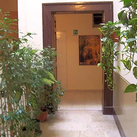 Otel Romeo 2*