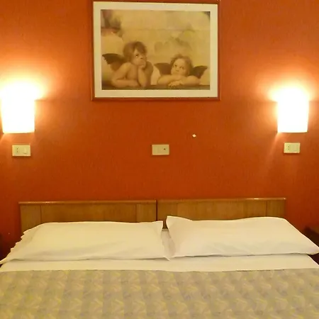 Romeo Hotel 2*