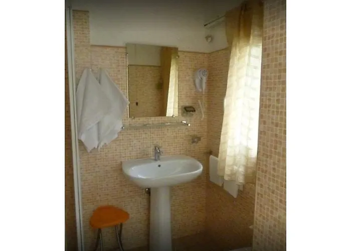 オテル ペンシオネ ロメーオ ホテル バーリ