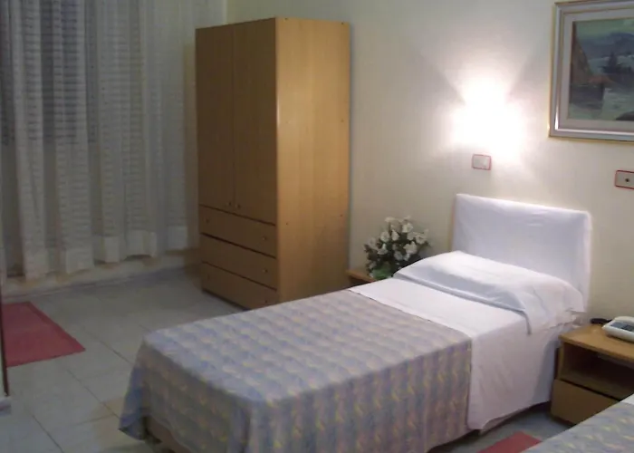 オテル ペンシオネ ロメーオ 2* バーリ