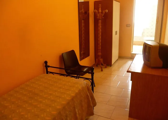 オテル ペンシオネ ロメーオ 2* バーリ